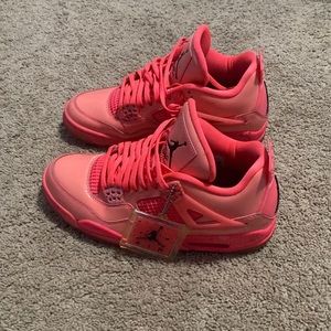 women jordan 4’s